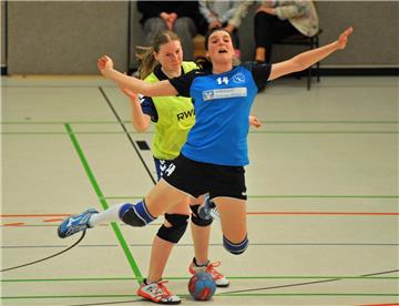 Christin Nieland (v.) war zwar mit sechs Toren beste DHG-Schützin, doch auch sie ärgerte sich über den Spielverlauf bei der Niederlage in Ibbenbüren.
