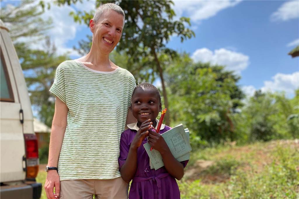 Christina Gawarecki will nach Afrika auswandern: „Mein Herz ist in Uganda“ Christina Gawarecki (l.) hat die achtjährige Stecia ins Herz geschlossen.