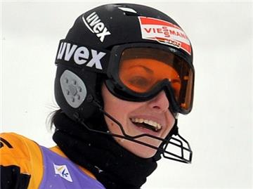 Christina Geiger freut sich 2009 im Ziel des Slalom-Weltcups in Ofterschwang.