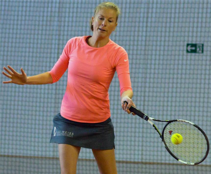 Spannendes Saisonfinale für BW Damen 30 Christina Geuking hofft mit ihrem Team auf einen Punkt.