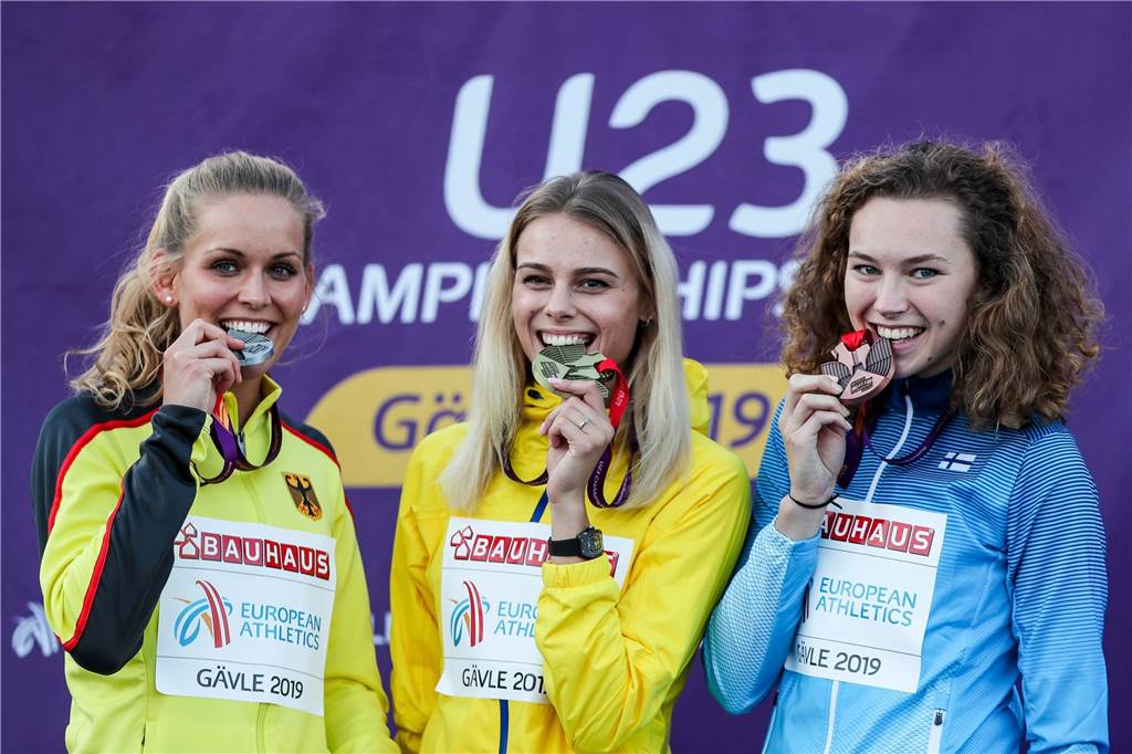 Das sind „Dorstens Sportler des Jahres 2019“ Christina Honsel(l.) ist „Dorstens Sportlerin des Jahres 2019“.