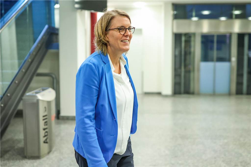 Schalkes neuer Realismus für die neue Saison: Christina Rühl-Hamers ist beim FC Schalke 04 hauptsächlich für die Finanzen zuständig.