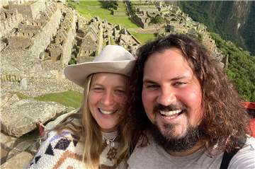 Christina Schön und Recep Tutka reisen seit März 2021 um die Welt. Eines der Highlights bislang war der Besuch des Machu Picchu in Peru.