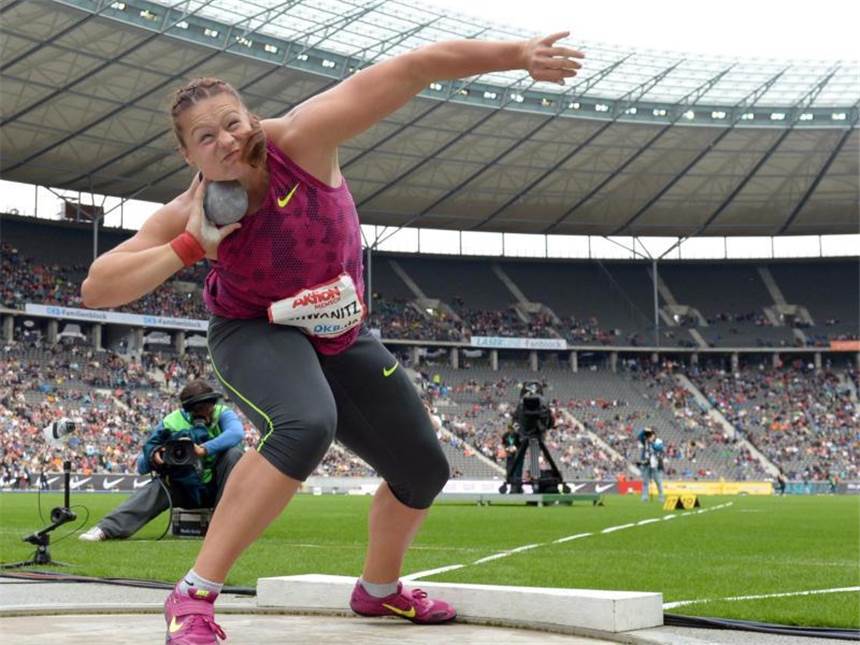 Schwanitz stößt Weltjahresbestleistung Christina Schwanitz stieß eine persönliche Bestleistung. Foto: Rainer Jensen