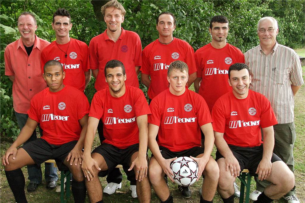 SV Westrichs Trainer Ahland verpflichtet ehemaligen Top-Fußballer, der 44 Jahre alt ist Christoph Foitzik (o.3.v.r.) ist schon lange im Dortmunder Amateurfußball aktiv. Damals, das Bild ist von 2006, spielte er beim Hombrucher SV.