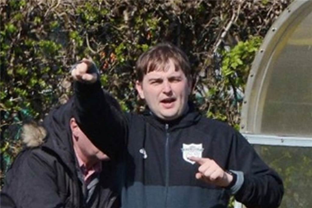 Kreisliga-Trainer appelliert: Nach dem Training nach Hause statt zur Kabinenparty Christoph Golombek trainiert den BSV Heeren und war als Jugendcoach auch beim SuS Kaiserau im Einsatz. Er fordert vor allem die Senioren auf, demnächst Treffen nach dem Training möglichst zu vermeiden.