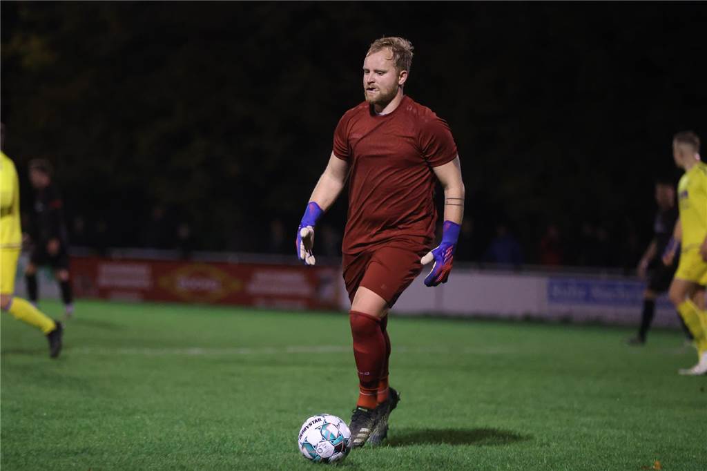 Torwartprobleme beim SV Herbern ziehen sich hin Christoph Hunnewinkel, Torwart des SV Herbern, führt den Ball