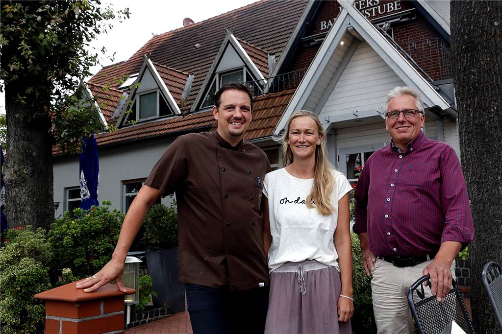Freizeitpark, Bäder, Restaurants: Halterner freuen sich auf Lockerungen Christoph, Jenny und Paul Peters vom Landgasthof Peters Bauernstube sind froh über die neuen Lockerungen.