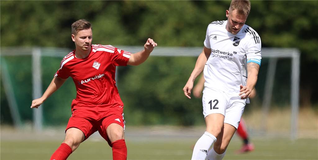 VfB Lünen setzt Siegesserie zum Ligaauftakt fort – Routiniers glänzen gegen ETuS/DJK Schwerte Christoph Krziwanek (l.) und der VfB Lünen holten einen souveränen Auftaktsieg.