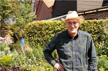 Christoph Laade ist passionierter Gärtner. In seinem Cottage Garten sind über 600 Pflanzen zu finden.