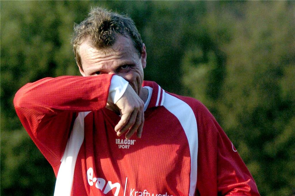 Christoph Schlebach (VfB Hüls): Thorsten Fink hat ihm den Profivertrag vor der Nase weggeschnappt Christoph Schlebach als Spielertrainer des SC Hassel: Zu Beginn seiner Karriere hätte der heutige Trainer des VfB Hüls von Hassel aus fast den Sprung ins Profilager geschafft.