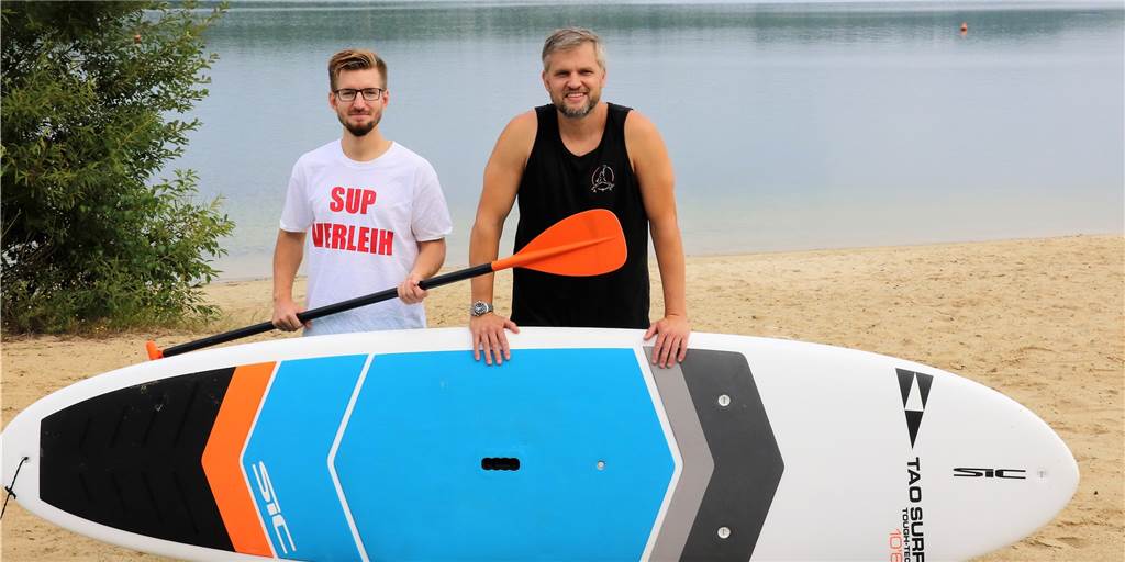 Nach einem Jahr eingestellt: Kein SUP-Verleih mehr am Silbersee II Christoph Scholl (l.) und Sebastian Schur haben den SUP-Board-Verleih im letzten Sommer an den Start gebracht.