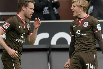Christopher Buchtmann (l) und Mats Möller Daehli fallen längere Zeit für den FC St. Pauli aus. Foto: Axel Heimken
