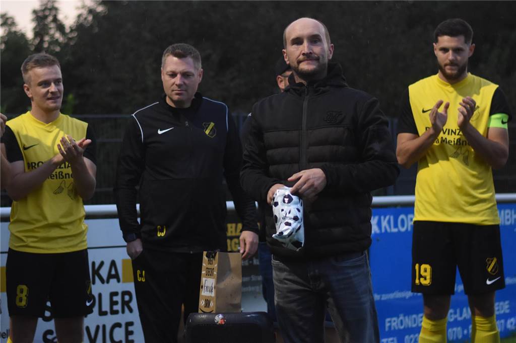 Christopher Johann (2.v.l.) hat in Langschede an der Seite von Coach Stefan Kortmann gearbeitet. Jetzt sind beide für Westfalia Rhynern tätig.  