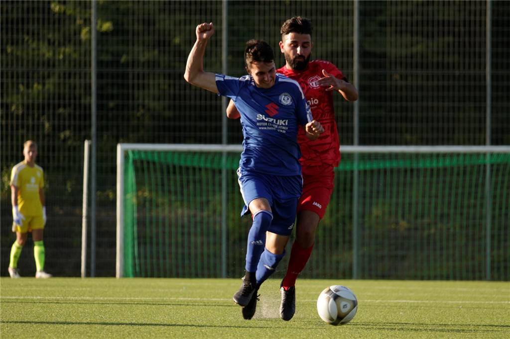 David Karantalis und Chris McGhan verlassen den Holzwickeder SC Christopher McGhan (v.) geht: Der US-Amerikaner soll zum FC Iserlohn wechseln.