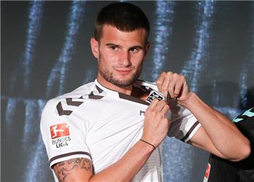 Christopher Nöthe steckt mit St. Pauli derzeit im Tabellenkeller der 2. Liga fest.