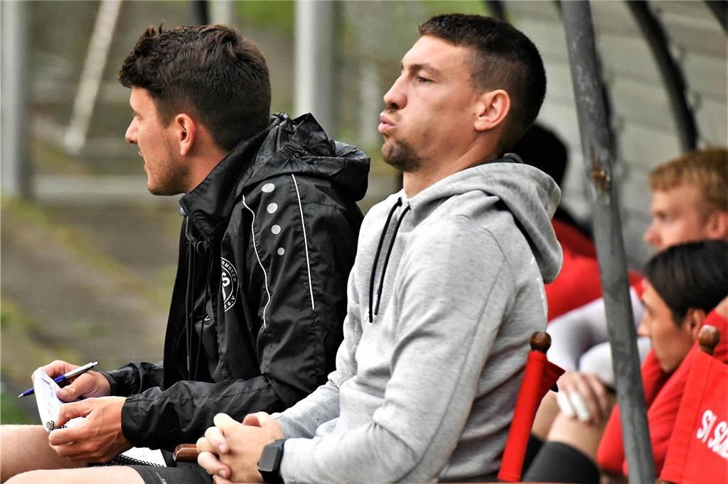 SG Wattenscheid ist wie eine Vorbestimmung: Ex-Schermbecker kehrt zu seinen Wurzeln zurück Christopher Pache auf der Bank des SV Schermbeck