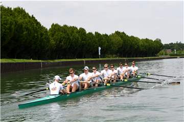 Christopher Reinhardt (3.v.r.) und der Deutschland-Achter wollen in Luzern den Europameistertitel in dieser Bootsklasse verteidigen.