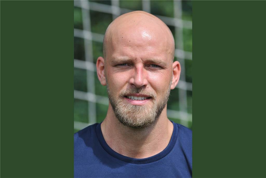 Stephan Pade leistet Entwicklungshilfe für den Castrop-Rauxeler Handballsport Christopher Rupieper, der zuletzt für die Spvg Schwerin und SG Castrop spielte, traf jetzt gegen einen seiner Ex-Vereins dreifach.
