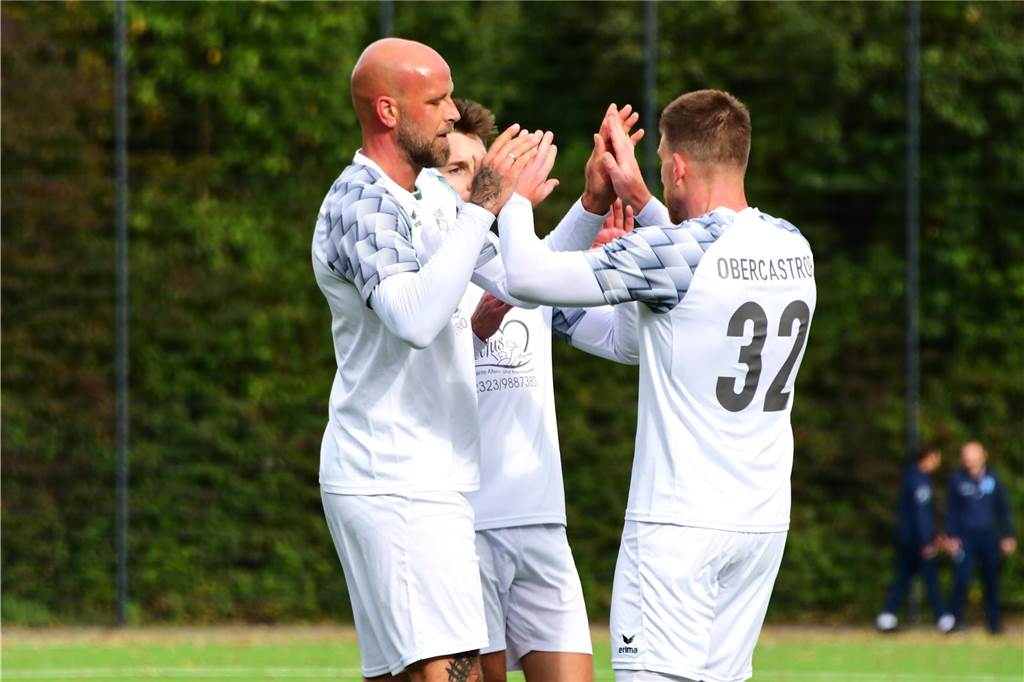 Christopher Rupieper (l.) traf für Wacker II.