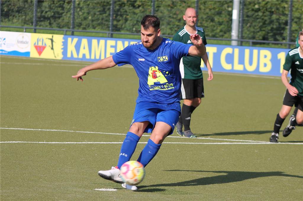 Nach perfektem Blitzstart: Kamener SC fertigt den SV Bausenhagen ab Cihad Kücükyagci trifft per Elfmeter zum 6:1-Endstand.