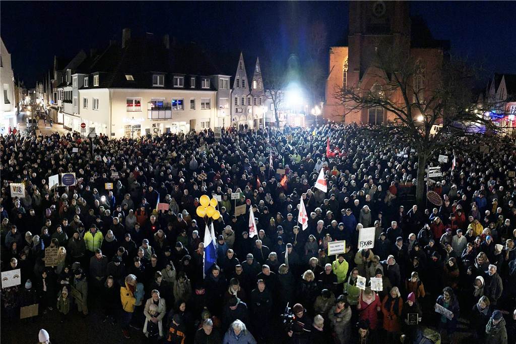 Demo-Organisatoren und Polizei ziehen Bilanz: „Erwartungen übertroffen“ Circa 5000 Demonstranten haben am Samstag den Halterner Marktplatz gefüllt.