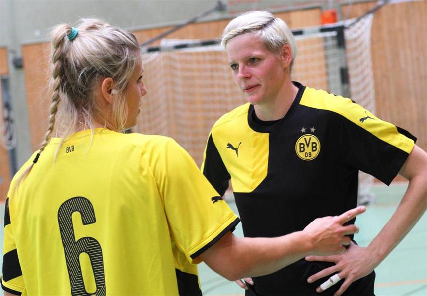 BVB-Torfrau Woltering: "Das Leben neu ordnen" Clara Woltering (r.) will dem BVB ein sicherer Rückhalt sein.