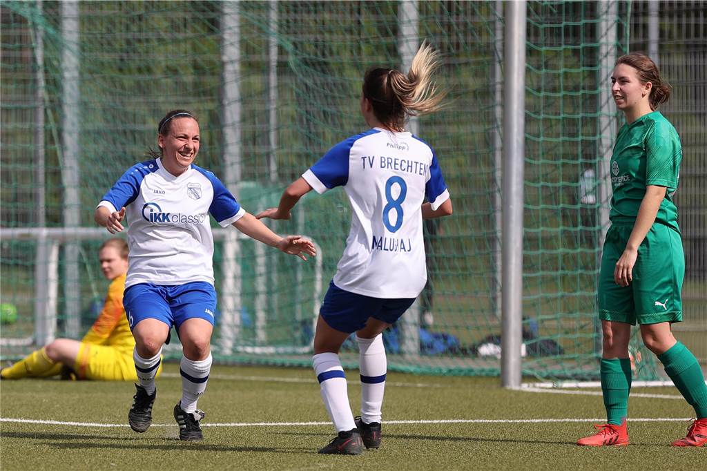 Fußballerin des TV Brechten vor Hallenmasters kämpferisch: „Möchte das Turnier gewinnen“ Clarissa Menga (l.) ist Kapitänin beim TV Brechten.