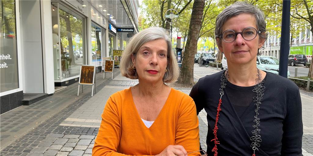 Claudia Hentschel (l.) von Shoes und Bags und Schmuckdesignerin Andrea Schmidt sind Nachbarinnen an der oberen Kleppingstraße.