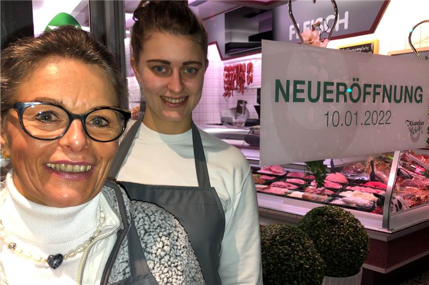 Im Re-Live: Bols-Nachfolger Fleischerei Kranefoer eröffnet in Obercastrop Claudia (l.) und Annabelle Kranefoer bei der Eröffnung ihrer Fleischerei in Obercastrop an der Bochumer Straße am 10.1.22. Kranefoer ist Nachfolger von Willi Bols.