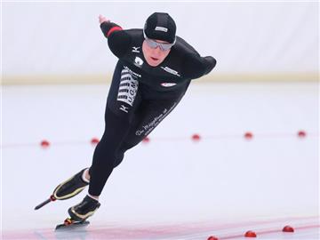 Claudia Pechstein hat zum Auftakt der Weltcupsaison der Eisschnellläufer in Calgary den achten Platz über 3000 Meter belegt. Foto: Karl-Josef Hildenbrand