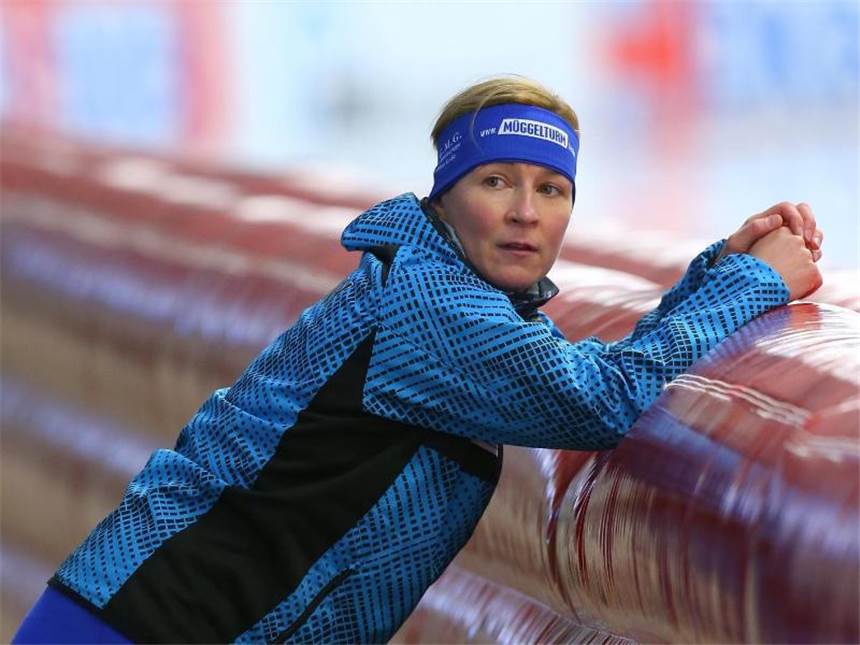 Claudia Pechstein will Sportgerichte reformieren Claudia Pechstein ist mit dem Kopf abseits der Eisbahn. Foto: Karl-Josef Hildenbrand