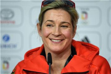Claudia Pechstein kann sich in Amsterdam als älteste Teilnehmerin der WM-Geschichte feiern lassen. Foto: Hendrik Schmidt
