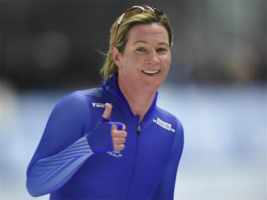 Wütende Pechstein zu Eisschnelllauf-Titeln Nummer 29 und 30 Claudia Pechstein läuft bei der DM noch immer um den Titel mit. Foto: Soeren Stache