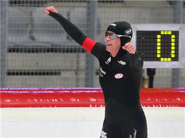 Claudia Pechstein siegte auch über 5000 Meter. Foto: Karl-Josef Hildenbrand