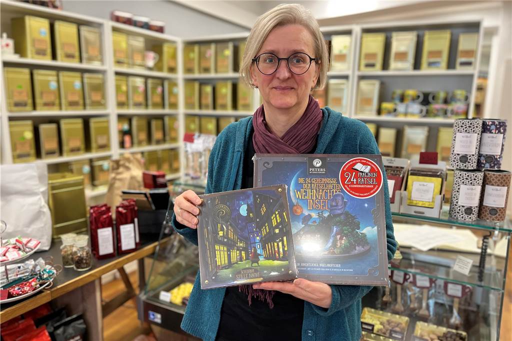 Wurst, Pralinen oder Mangas: Außergewöhnliche Adventskalender zum Fest Claudia Zippwald von "Tee am See" empfiehlt Pralinen-und-Rätsel-Adventskalender.