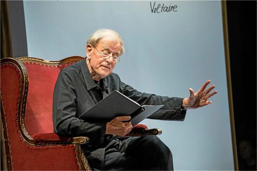 Claus Peymann entführt zum Künstler-Nachtmahl Claus Peymann liest bei den Ruhrfestspielen aus Thomas Berhards "Holzfällen".