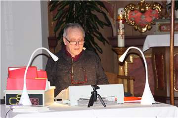 Clemens Schlüter bei der Lesung in der Kirche des Kapuzinerklosters.