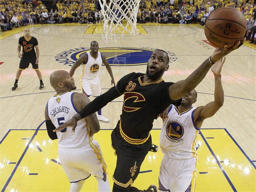 James führt Cavs auf NBA-Thron und schreibt Geschichte Clevelands Star LeBron James in Aktion. Foto: Marcio Sanchez