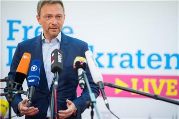 C.Lindner äußert sich in der Landesgeschäftsstelle der FDP zum GroKo Entscheid. Foto: Guido Kirchner