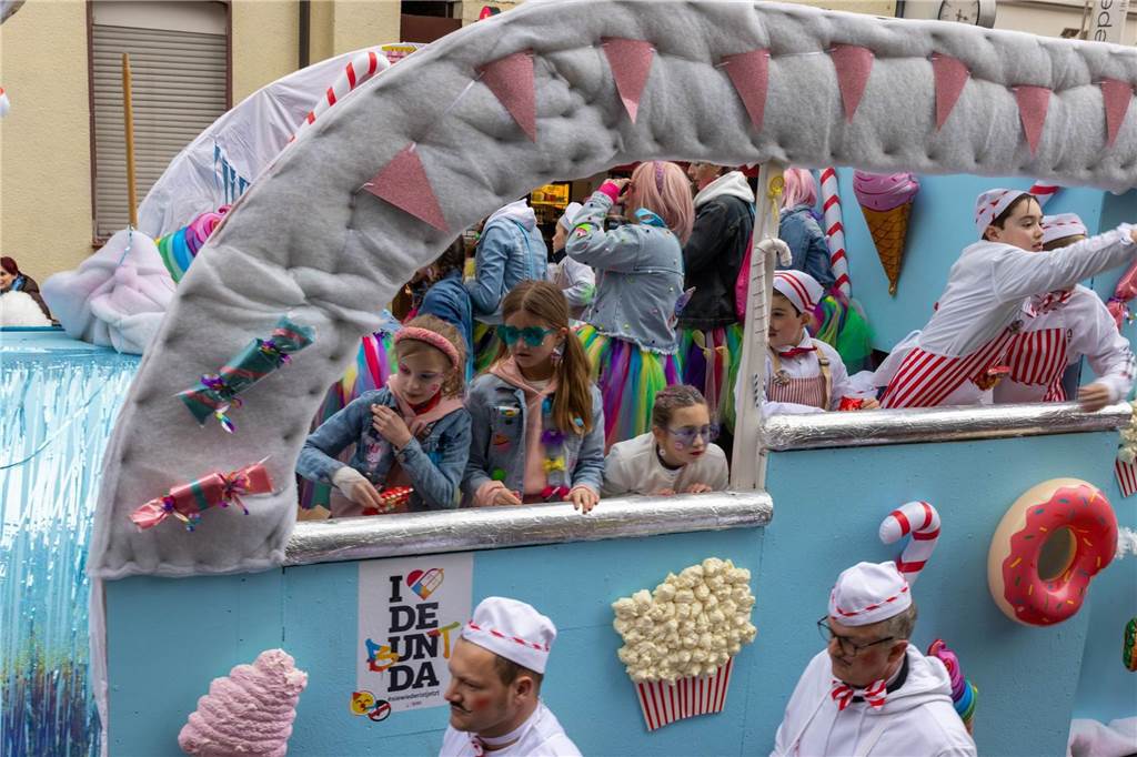 Clowns, Kamelle und viel Stimmung: Bei der offiziellen Schlüsselübergabe und anschließendem Kinderkarnevalsumzug (11. Februar) wurde in Stadtlohns Innenstadt bereits ordentlich gefeiert.