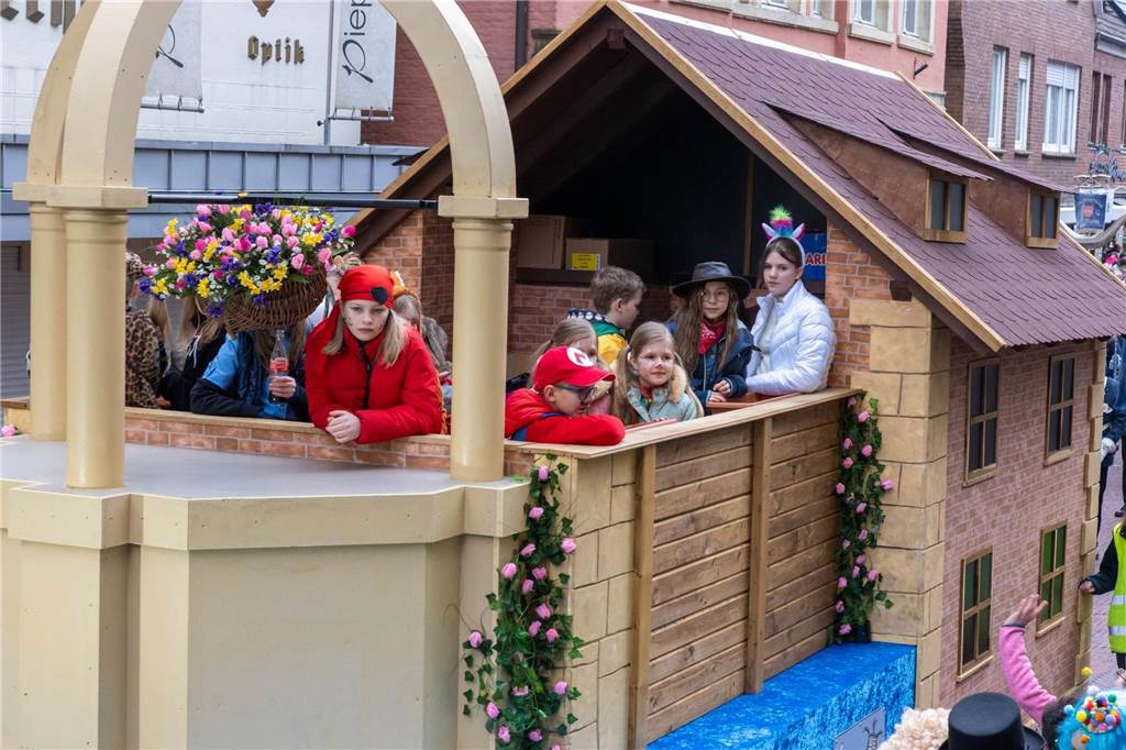 Clowns, Kamelle und viel Stimmung: Bei der offiziellen Schlüsselübergabe und anschließendem Kinderkarnevalsumzug (11. Februar) wurde in Stadtlohns Innenstadt bereits ordentlich gefeiert.