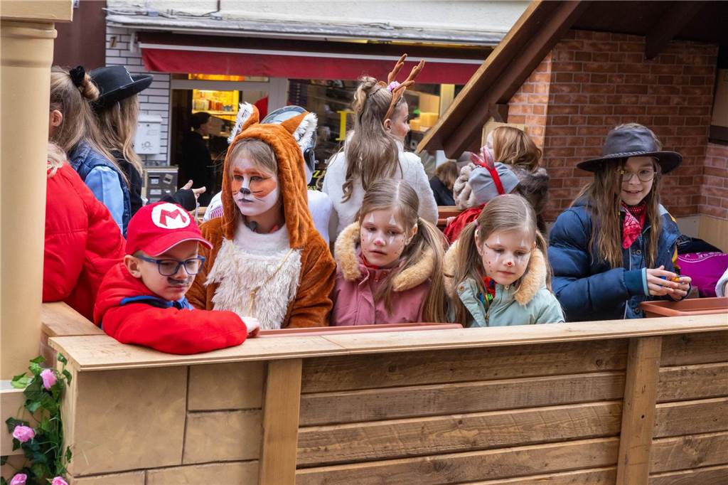 Clowns, Kamelle und viel Stimmung: Bei der offiziellen Schlüsselübergabe und anschließendem Kinderkarnevalsumzug (11. Februar) wurde in Stadtlohns Innenstadt bereits ordentlich gefeiert.