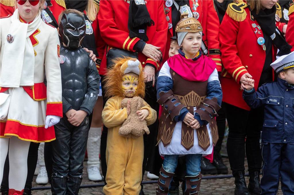 Clowns, Kamelle und viel Stimmung: Bei der offiziellen Schlüsselübergabe und anschließendem Kinderkarnevalsumzug (11. Februar) wurde in Stadtlohns Innenstadt bereits ordentlich gefeiert.