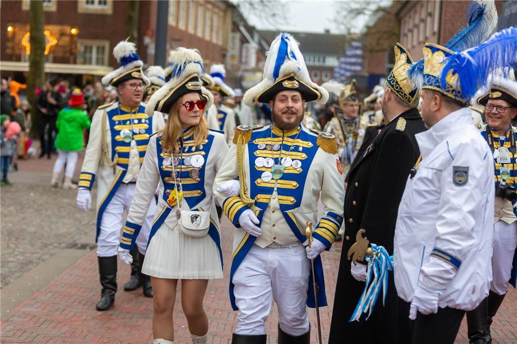 Clowns, Kamelle und viel Stimmung: Bei der offiziellen Schlüsselübergabe und anschließendem Kinderkarnevalsumzug (11. Februar) wurde in Stadtlohns Innenstadt bereits ordentlich gefeiert.