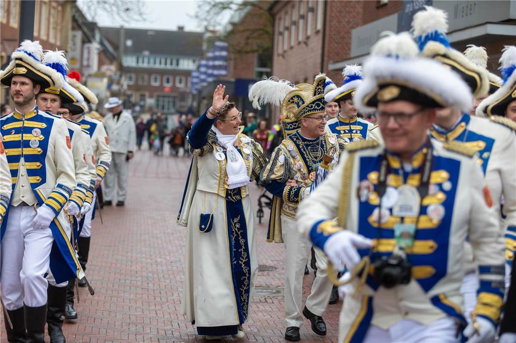 Clowns, Kamelle und viel Stimmung: Bei der offiziellen Schlüsselübergabe und anschließendem Kinderkarnevalsumzug (11. Februar) wurde in Stadtlohns Innenstadt bereits ordentlich gefeiert.