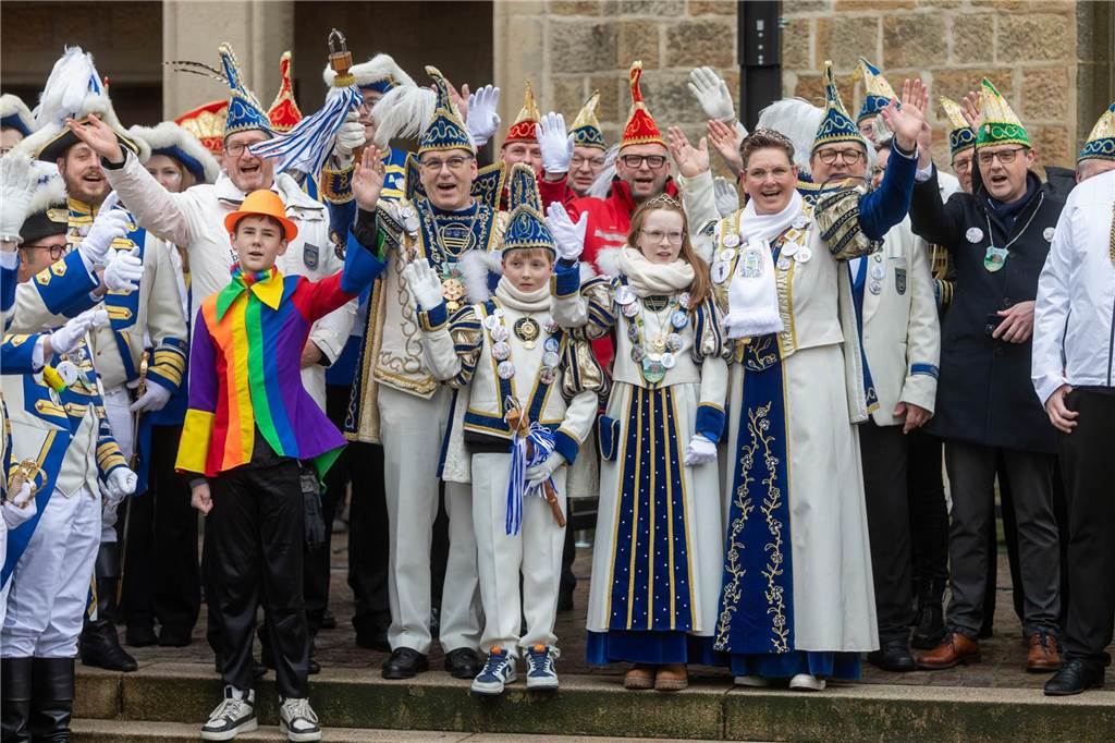 Clowns, Kamelle und viel Stimmung: Bei der offiziellen Schlüsselübergabe und anschließendem Kinderkarnevalsumzug (11. Februar) wurde in Stadtlohns Innenstadt bereits ordentlich gefeiert.