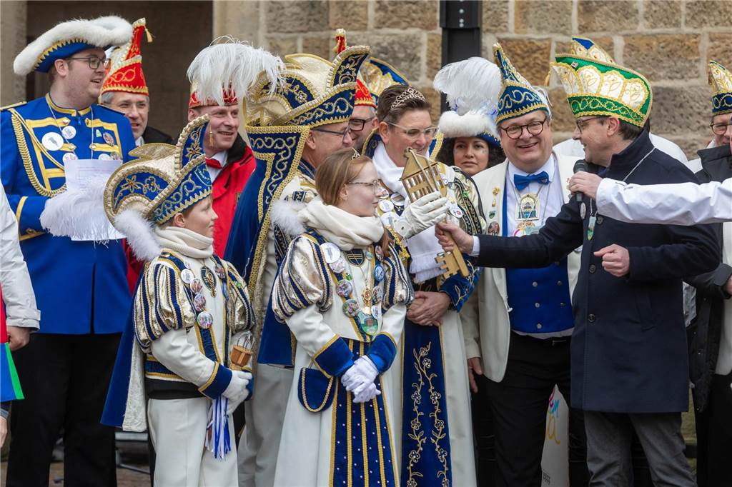 Clowns, Kamelle und viel Stimmung: Bei der offiziellen Schlüsselübergabe und anschließendem Kinderkarnevalsumzug (11. Februar) wurde in Stadtlohns Innenstadt bereits ordentlich gefeiert.
