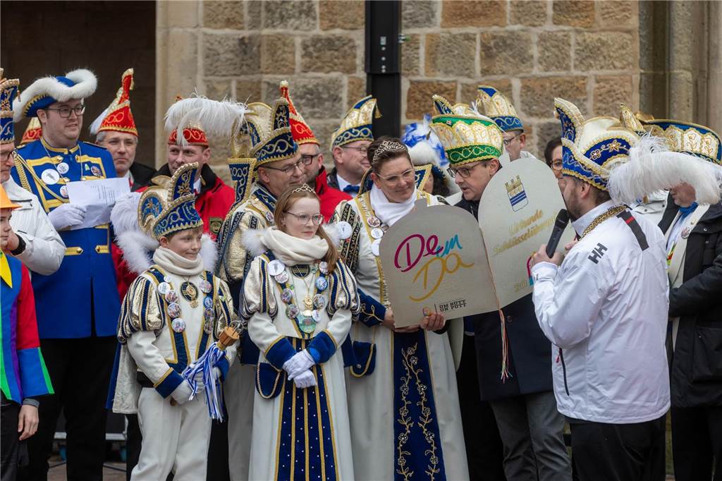 Clowns, Kamelle und viel Stimmung: Bei der offiziellen Schlüsselübergabe und anschließendem Kinderkarnevalsumzug (11. Februar) wurde in Stadtlohns Innenstadt bereits ordentlich gefeiert.