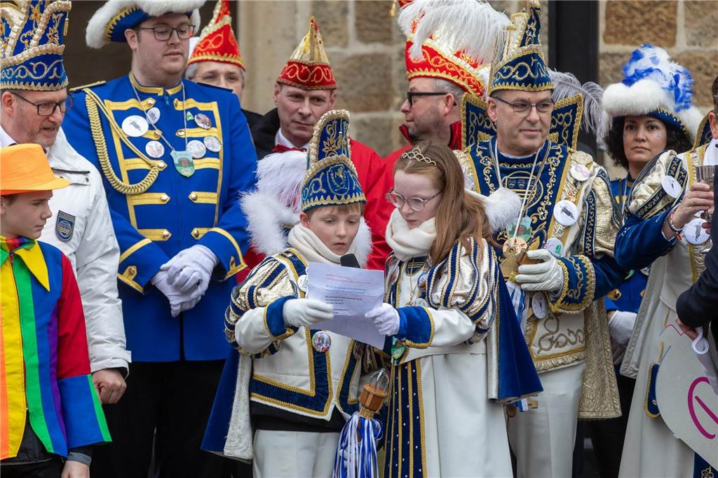 Clowns, Kamelle und viel Stimmung: Bei der offiziellen Schlüsselübergabe und anschließendem Kinderkarnevalsumzug (11. Februar) wurde in Stadtlohns Innenstadt bereits ordentlich gefeiert.